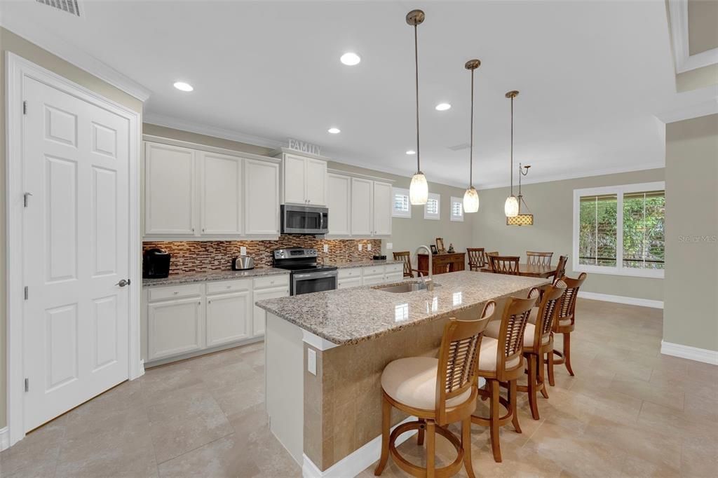 待售: $599,000 (3 贝兹, 3 浴室, 2647 平方英尺)