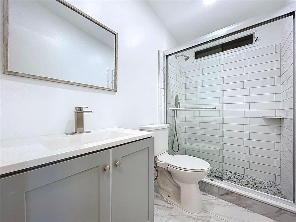 合同活跃: $155,000 (2 贝兹, 2 浴室, 832 平方英尺)