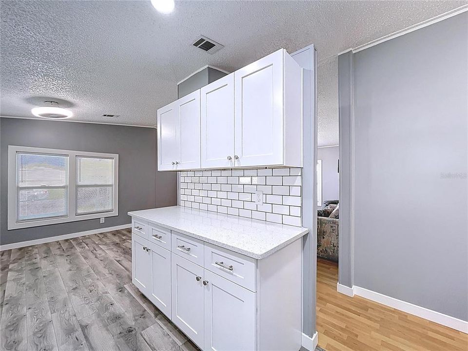 合同活跃: $155,000 (2 贝兹, 2 浴室, 832 平方英尺)