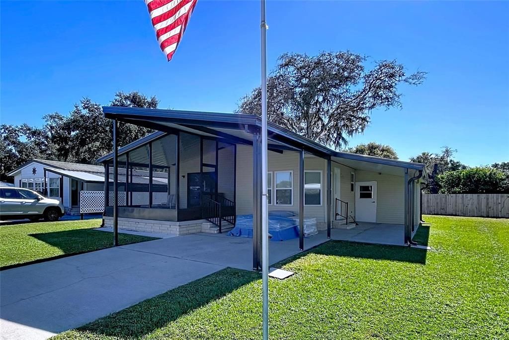 合同活跃: $155,000 (2 贝兹, 2 浴室, 832 平方英尺)