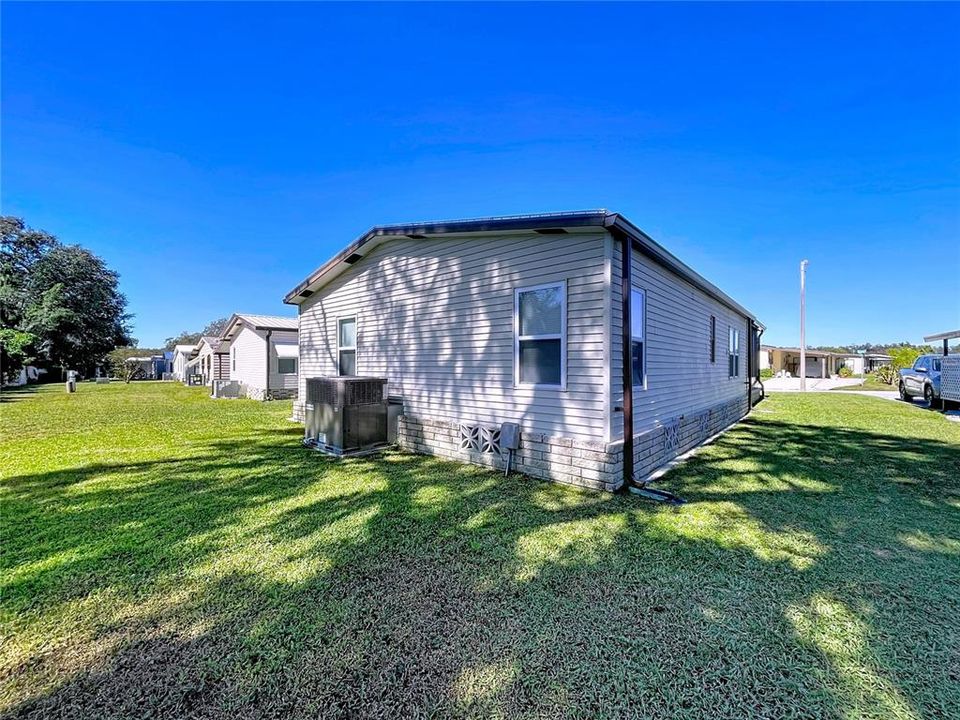 合同活跃: $155,000 (2 贝兹, 2 浴室, 832 平方英尺)