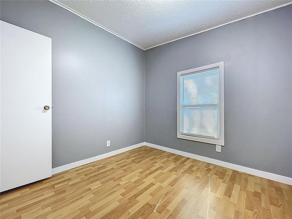 合同活跃: $155,000 (2 贝兹, 2 浴室, 832 平方英尺)