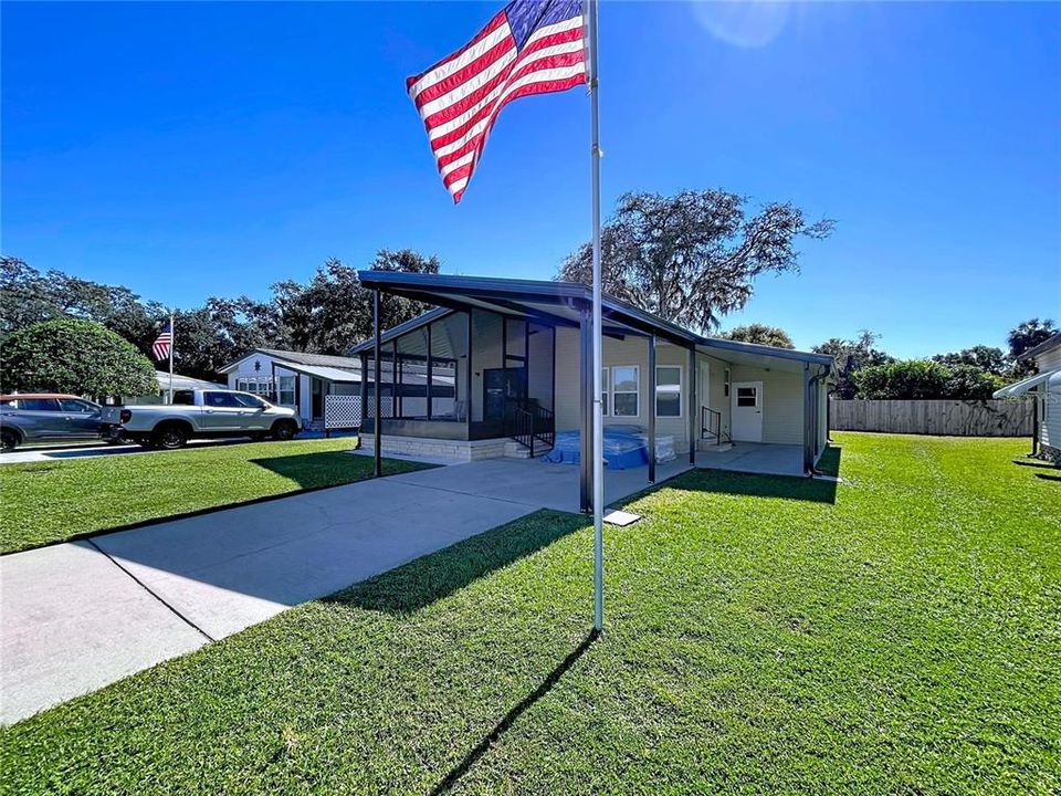 合同活跃: $155,000 (2 贝兹, 2 浴室, 832 平方英尺)