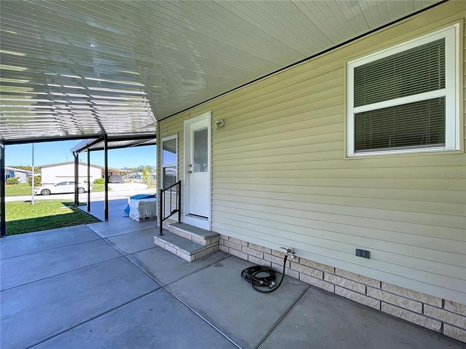 合同活跃: $155,000 (2 贝兹, 2 浴室, 832 平方英尺)