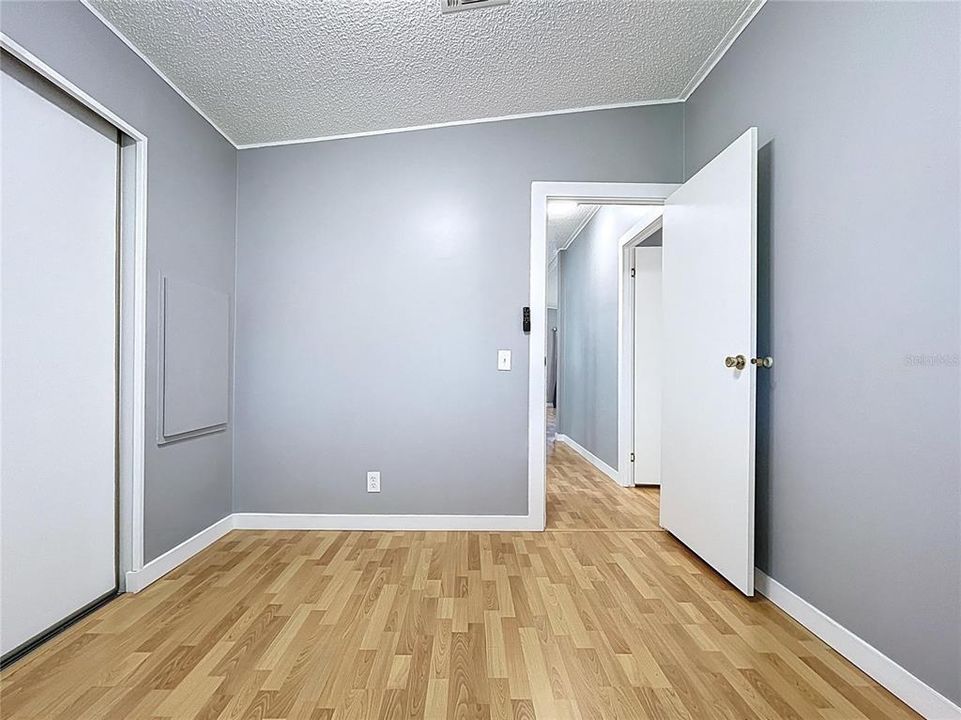 合同活跃: $155,000 (2 贝兹, 2 浴室, 832 平方英尺)