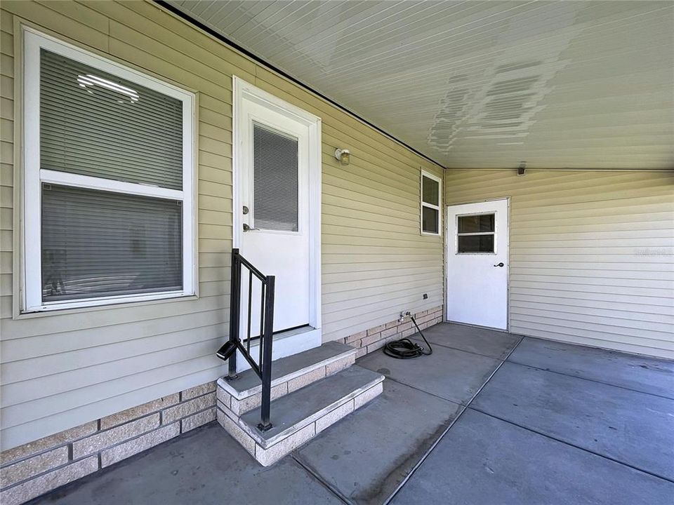 合同活跃: $155,000 (2 贝兹, 2 浴室, 832 平方英尺)