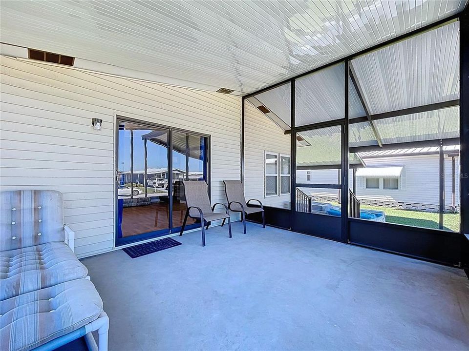 合同活跃: $155,000 (2 贝兹, 2 浴室, 832 平方英尺)