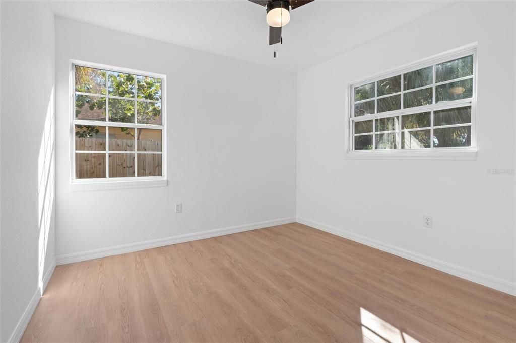 Под контрактом: $329,000 (2 спален, 1 ванн, 816 Квадратных фут)