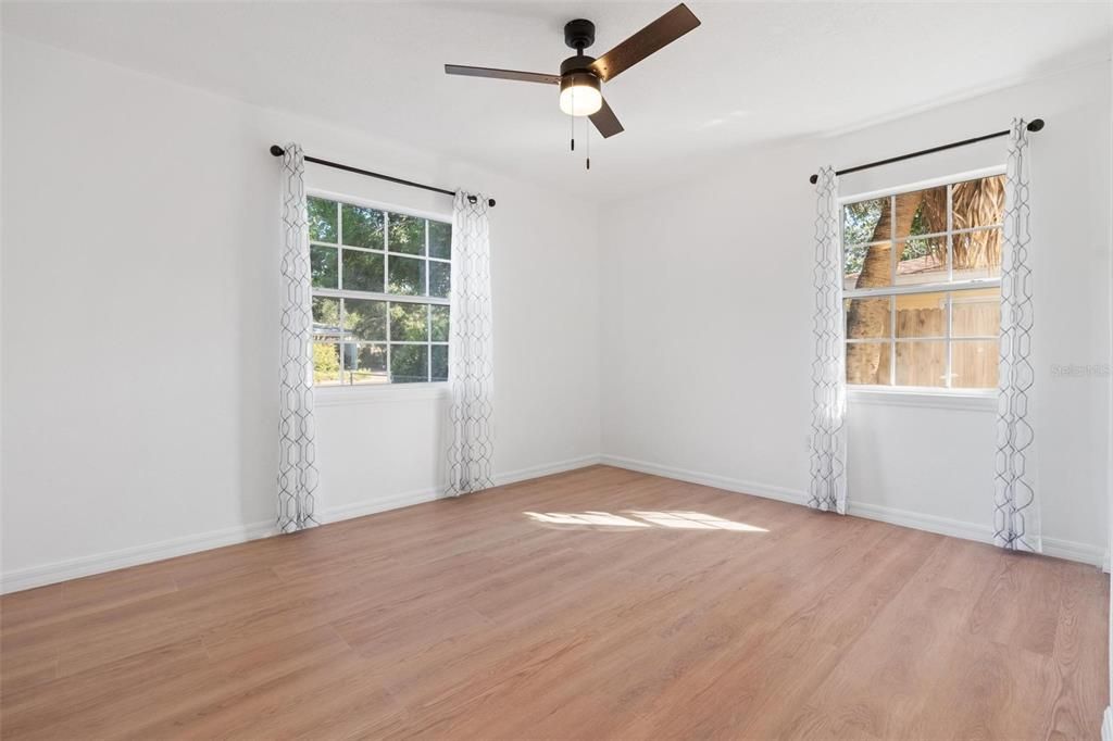 Под контрактом: $329,000 (2 спален, 1 ванн, 816 Квадратных фут)