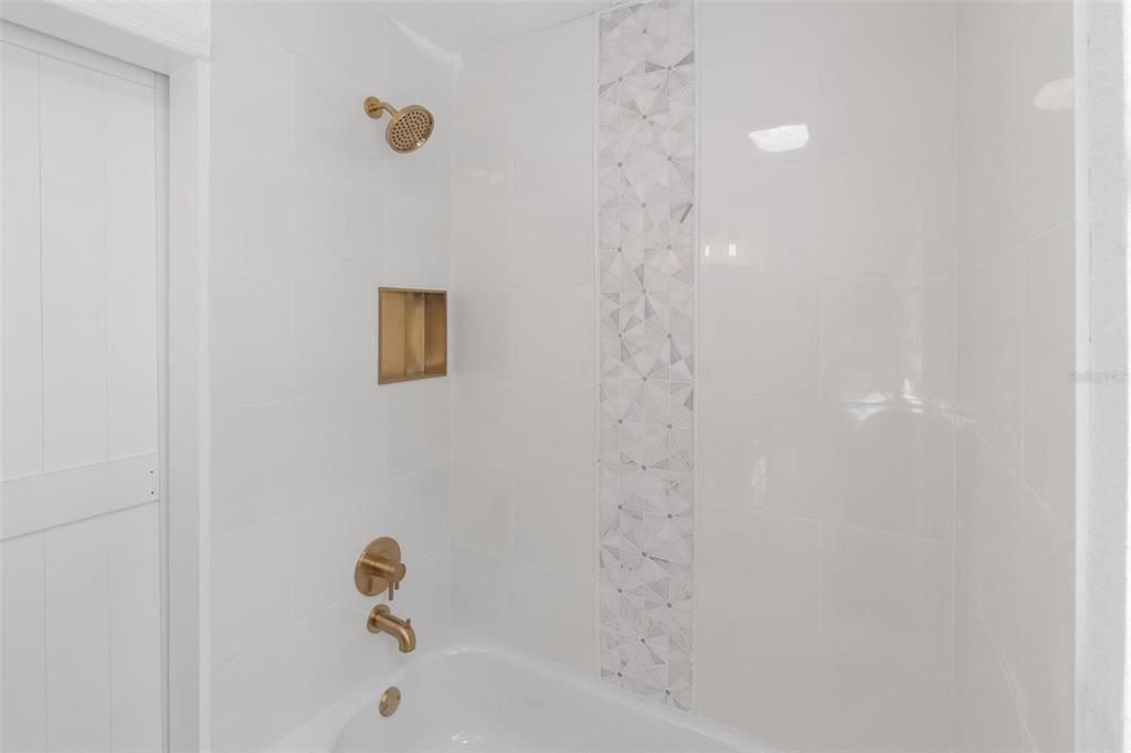 Под контрактом: $329,000 (2 спален, 1 ванн, 816 Квадратных фут)