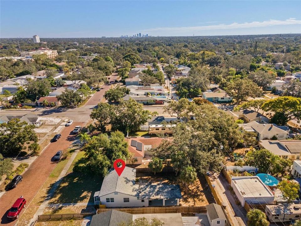 Под контрактом: $329,000 (2 спален, 1 ванн, 816 Квадратных фут)