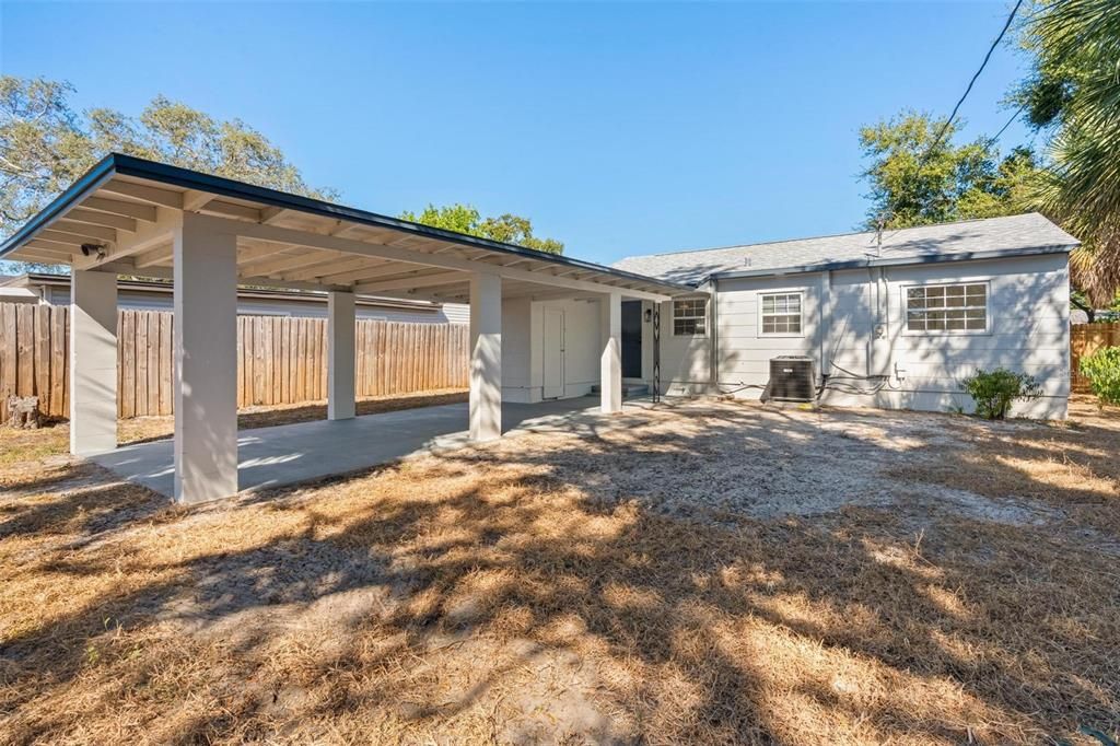 Под контрактом: $329,000 (2 спален, 1 ванн, 816 Квадратных фут)