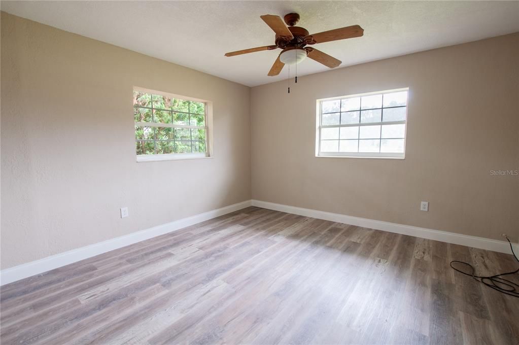 For Sale: $285,000 (4 beds, 1 baths, 1596 Square Feet)