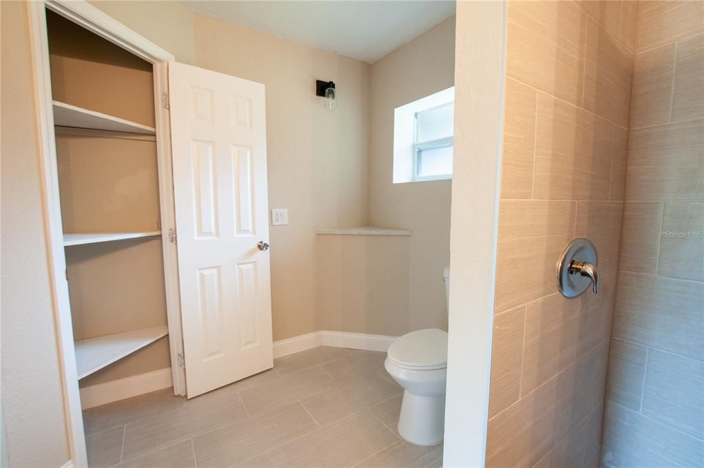 For Sale: $285,000 (4 beds, 1 baths, 1596 Square Feet)