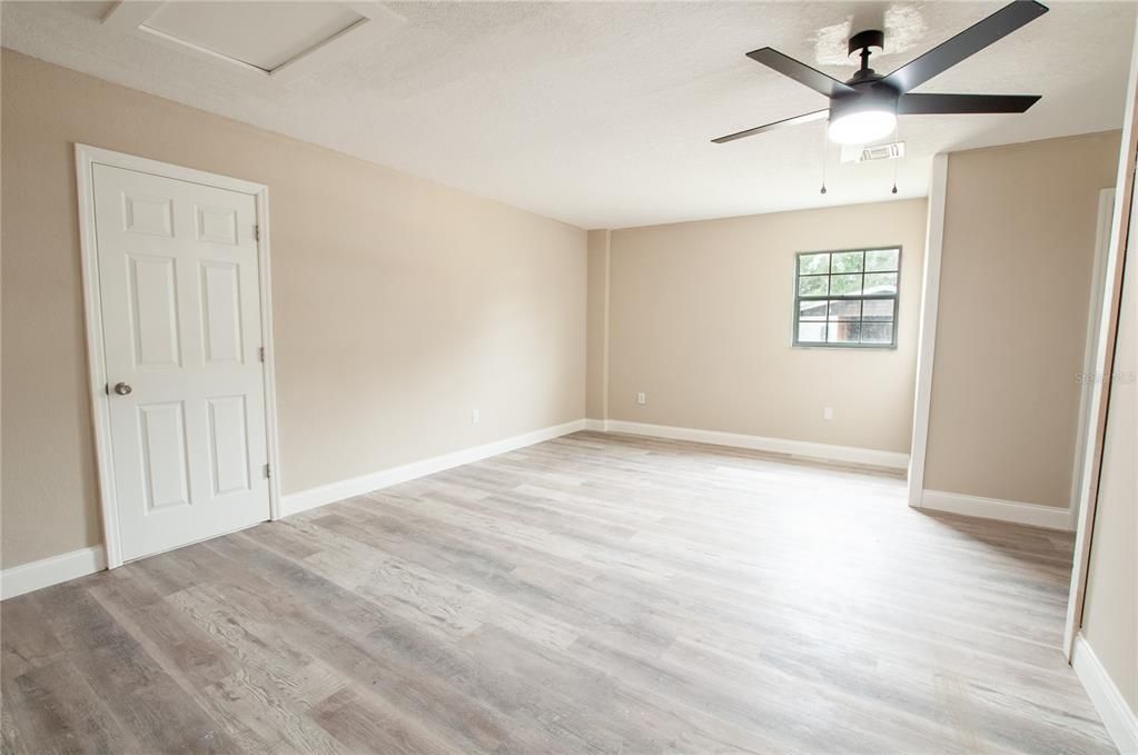 For Sale: $285,000 (4 beds, 1 baths, 1596 Square Feet)