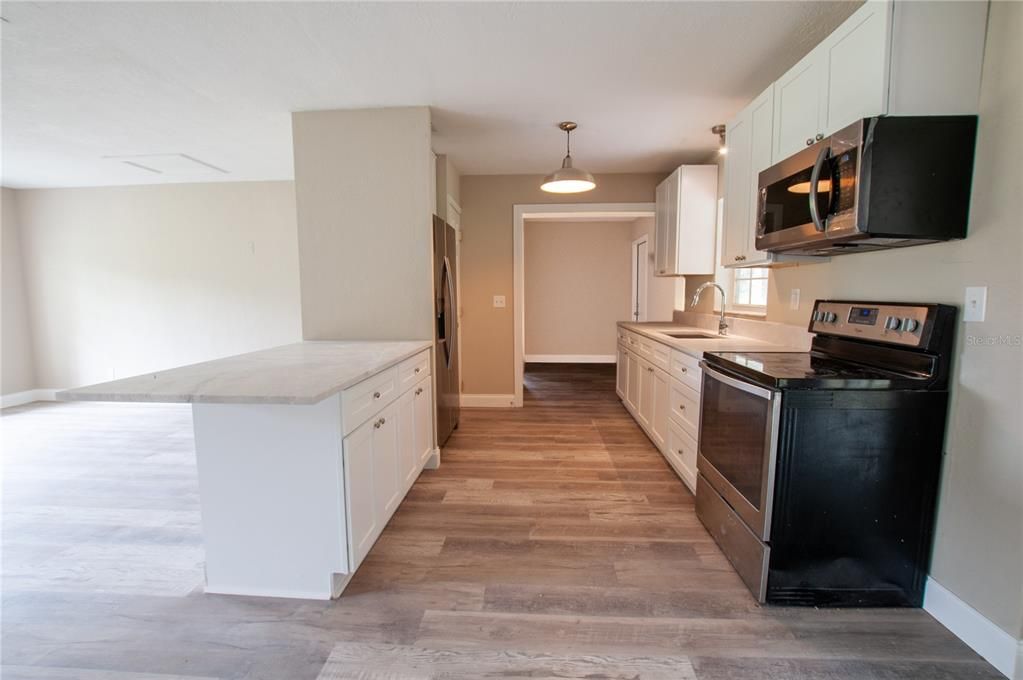 For Sale: $285,000 (4 beds, 1 baths, 1596 Square Feet)