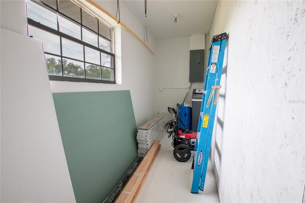 For Sale: $285,000 (4 beds, 1 baths, 1596 Square Feet)