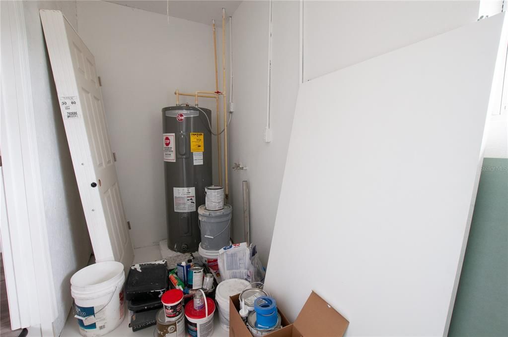 For Sale: $285,000 (4 beds, 1 baths, 1596 Square Feet)