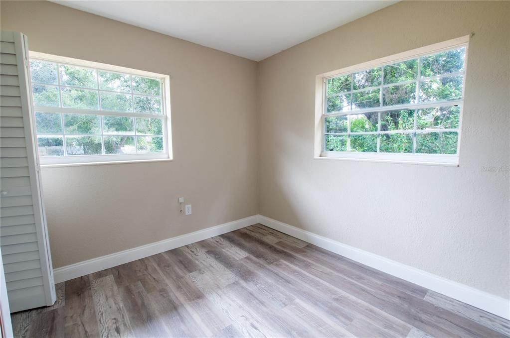 For Sale: $285,000 (4 beds, 1 baths, 1596 Square Feet)