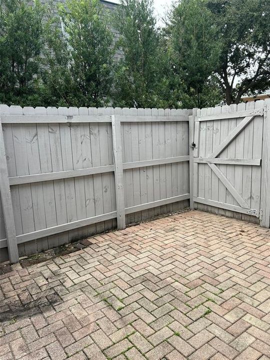 For Rent: $1,695 (2 beds, 1 baths, 1240 Square Feet)