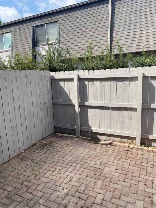 For Rent: $1,695 (2 beds, 1 baths, 1240 Square Feet)