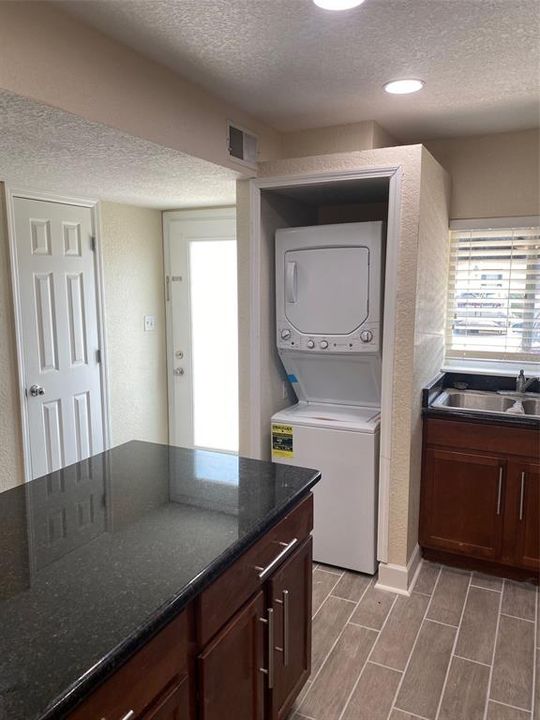 For Rent: $1,695 (2 beds, 1 baths, 1240 Square Feet)