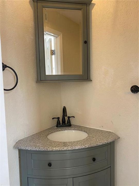 For Rent: $1,695 (2 beds, 1 baths, 1240 Square Feet)