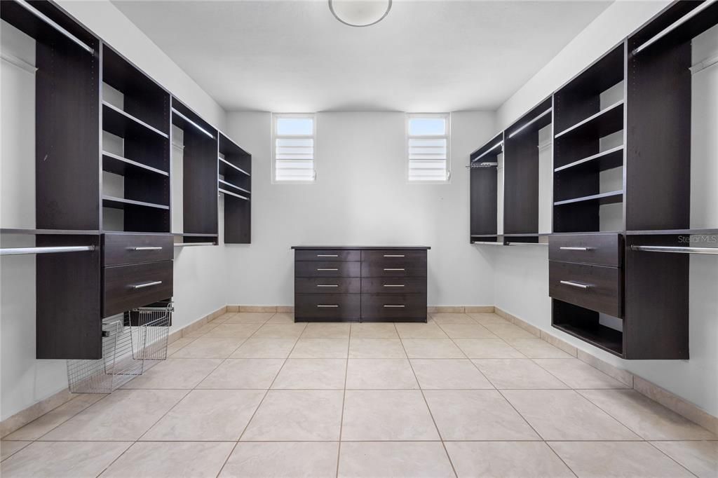 For Sale: $795,000 (4 beds, 2 baths, 3032 Square Feet)