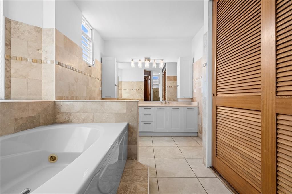 For Sale: $795,000 (4 beds, 2 baths, 3032 Square Feet)