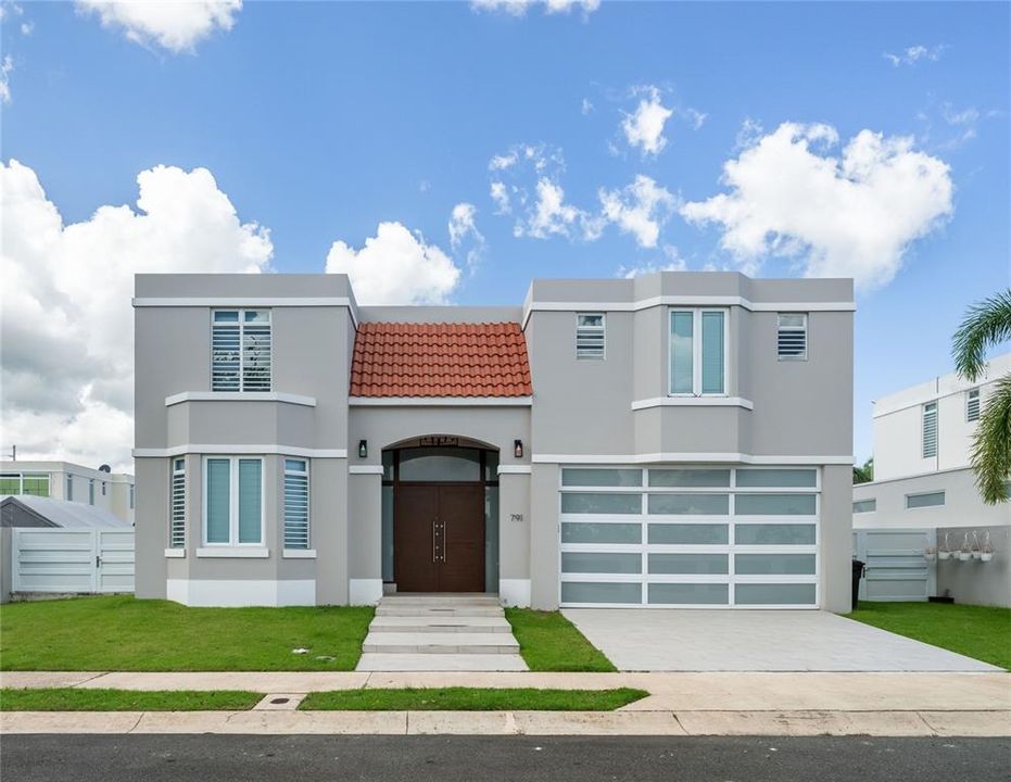 For Sale: $795,000 (4 beds, 2 baths, 3032 Square Feet)