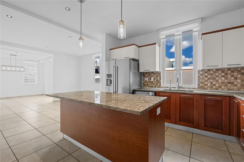 For Sale: $795,000 (4 beds, 2 baths, 3032 Square Feet)