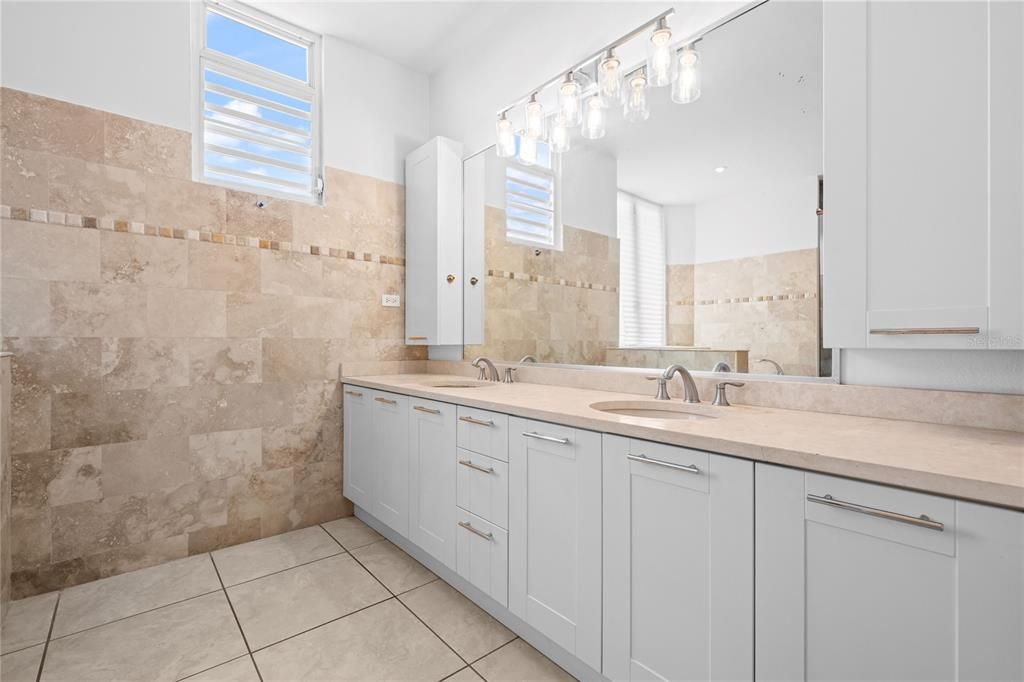 For Sale: $795,000 (4 beds, 2 baths, 3032 Square Feet)