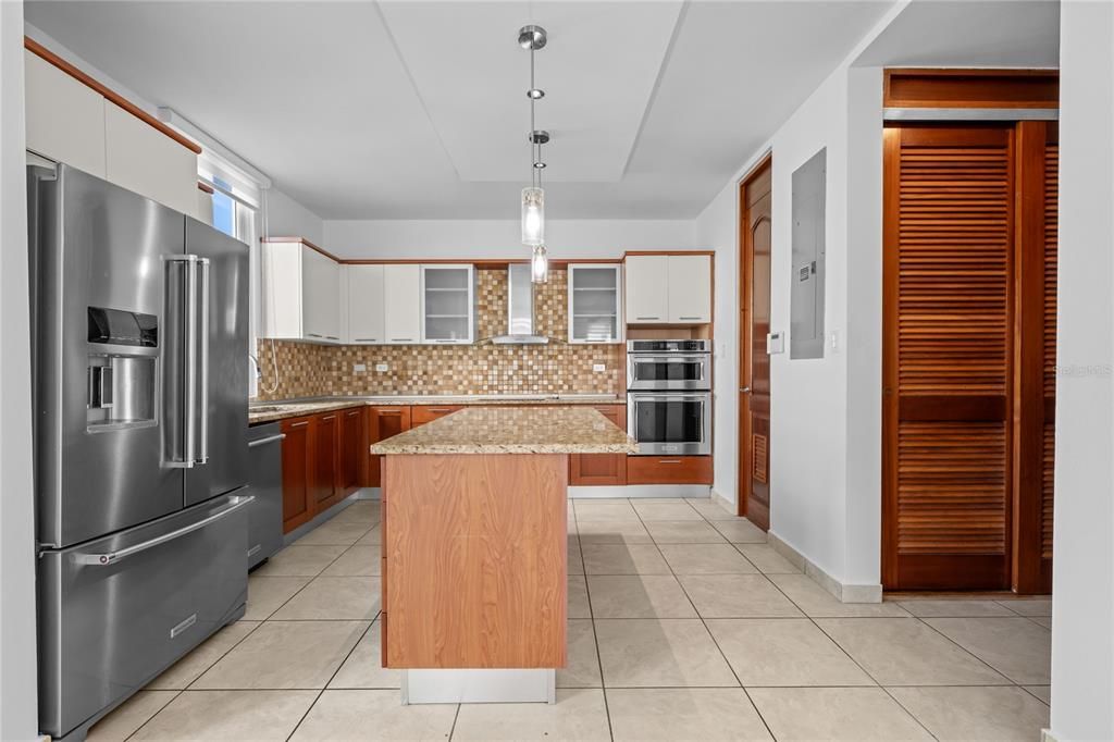 For Sale: $795,000 (4 beds, 2 baths, 3032 Square Feet)