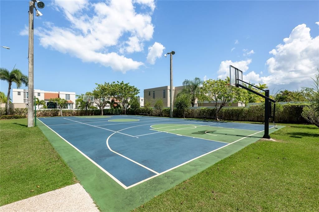 For Sale: $795,000 (4 beds, 2 baths, 3032 Square Feet)