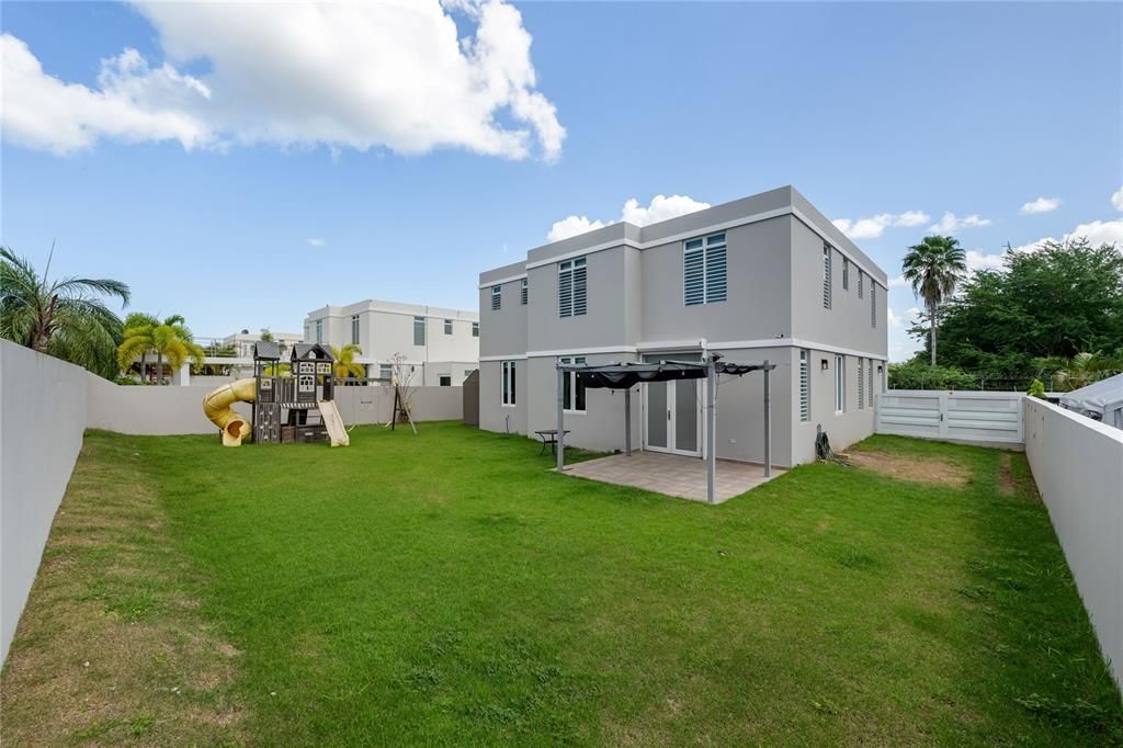 For Sale: $795,000 (4 beds, 2 baths, 3032 Square Feet)