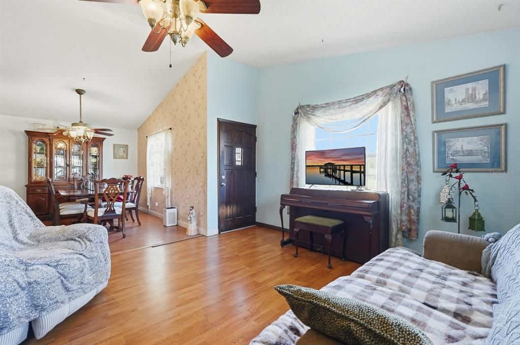 For Sale: $315,000 (3 beds, 2 baths, 1446 Square Feet)