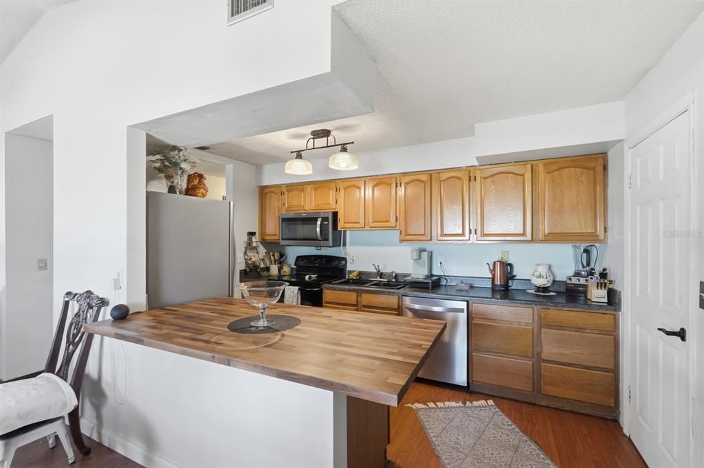 For Sale: $315,000 (3 beds, 2 baths, 1446 Square Feet)