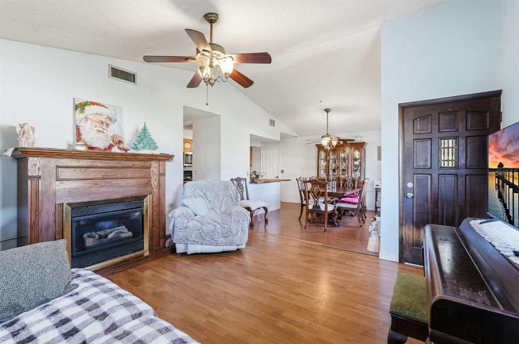 For Sale: $315,000 (3 beds, 2 baths, 1446 Square Feet)