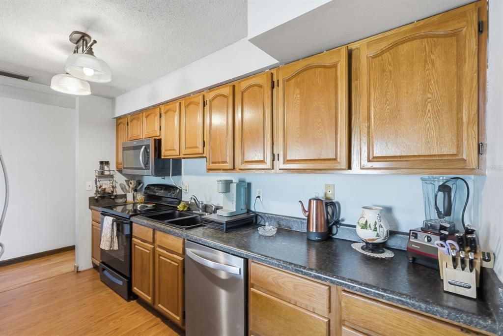 For Sale: $315,000 (3 beds, 2 baths, 1446 Square Feet)