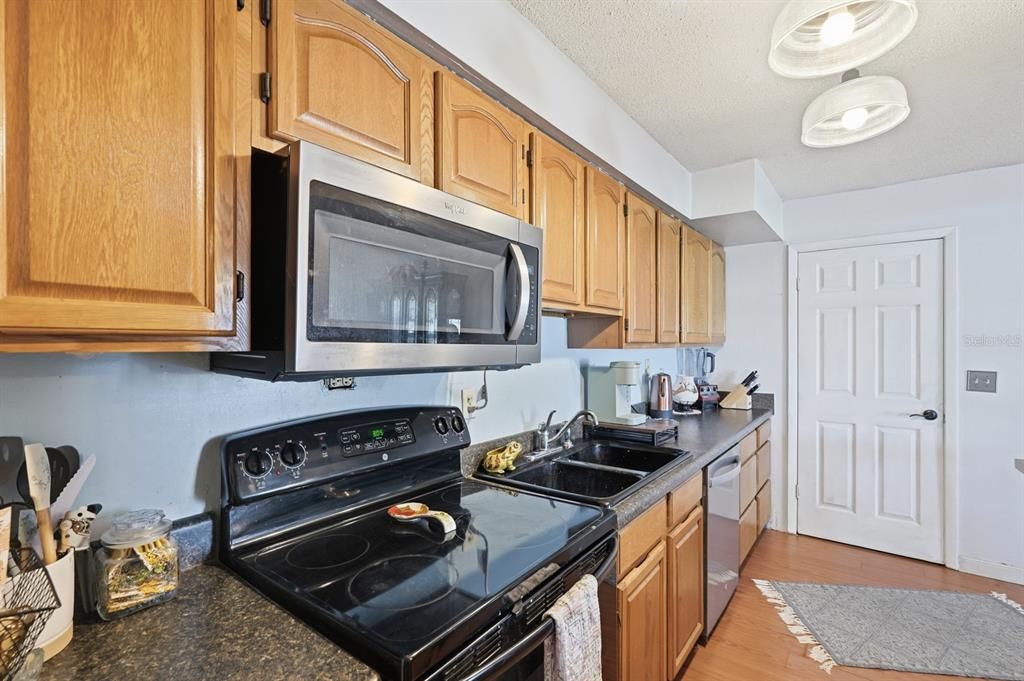 For Sale: $315,000 (3 beds, 2 baths, 1446 Square Feet)