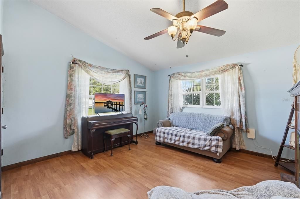 For Sale: $315,000 (3 beds, 2 baths, 1446 Square Feet)