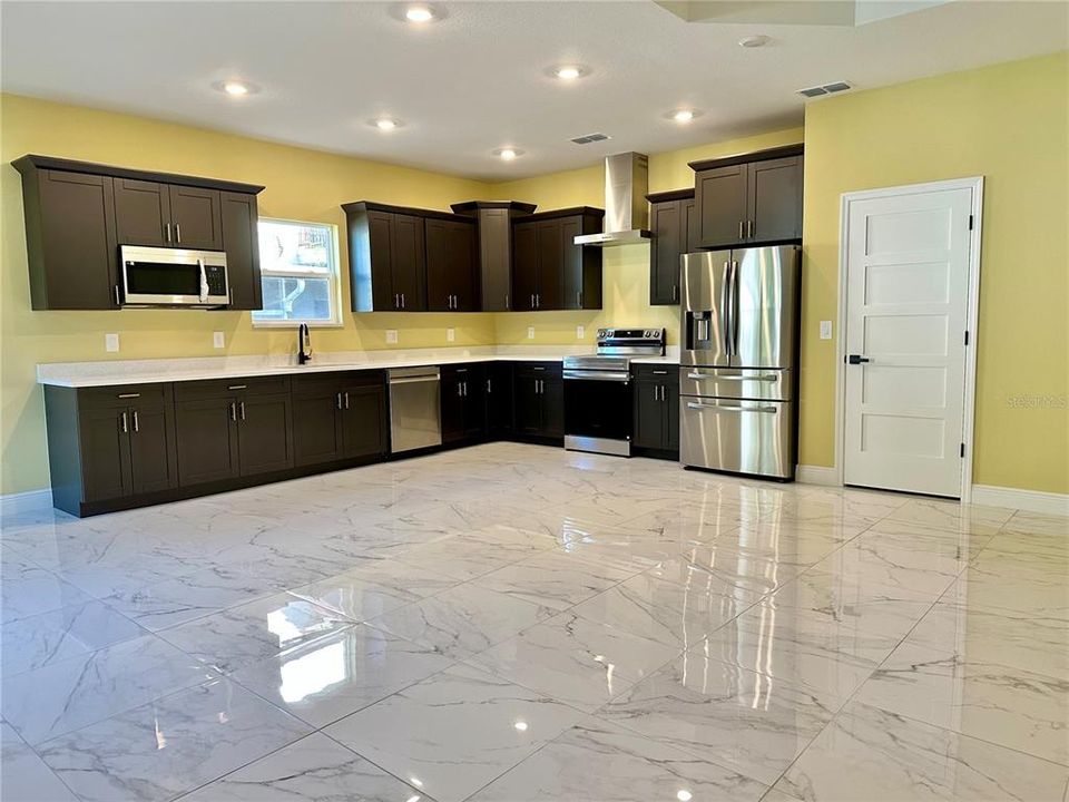 待售: $334,999 (4 贝兹, 2 浴室, 1904 平方英尺)