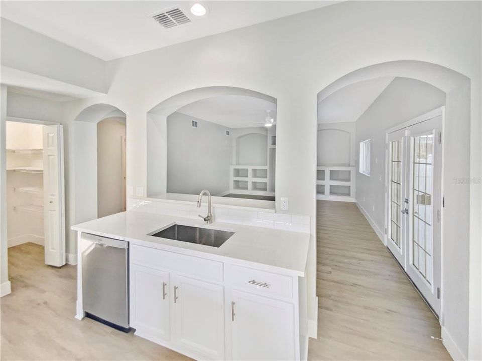 Active With Contract: $690,000 (6 beds, 3 baths, 3064 Square Feet)