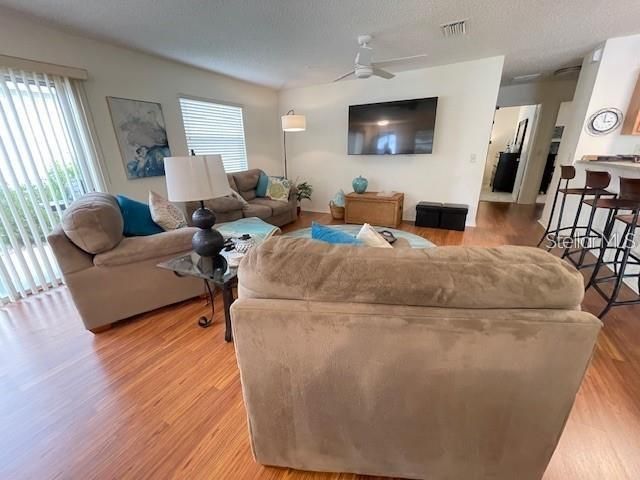 В аренду: $2,300 (2 спален, 2 ванн, 1156 Квадратных фут)