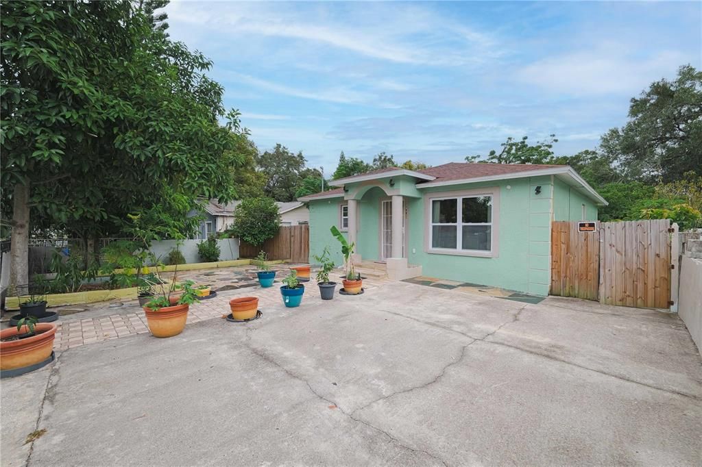 Active With Contract: $280,000 (3 beds, 2 baths, 1200 Square Feet)