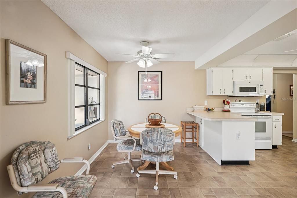 For Sale: $274,900 (2 beds, 2 baths, 1589 Square Feet)