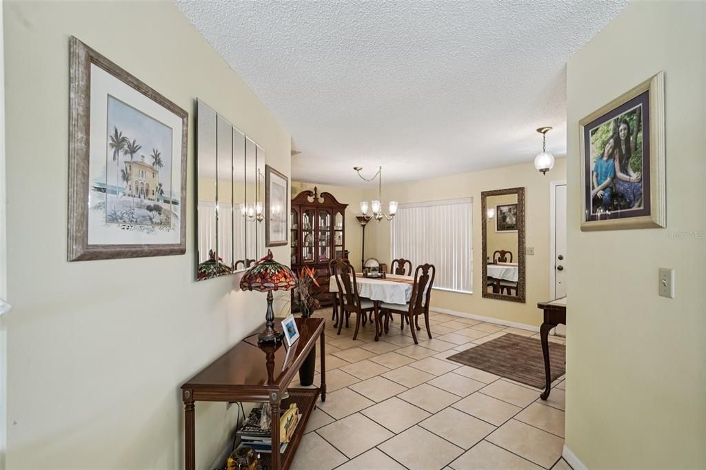 For Sale: $274,900 (2 beds, 2 baths, 1589 Square Feet)
