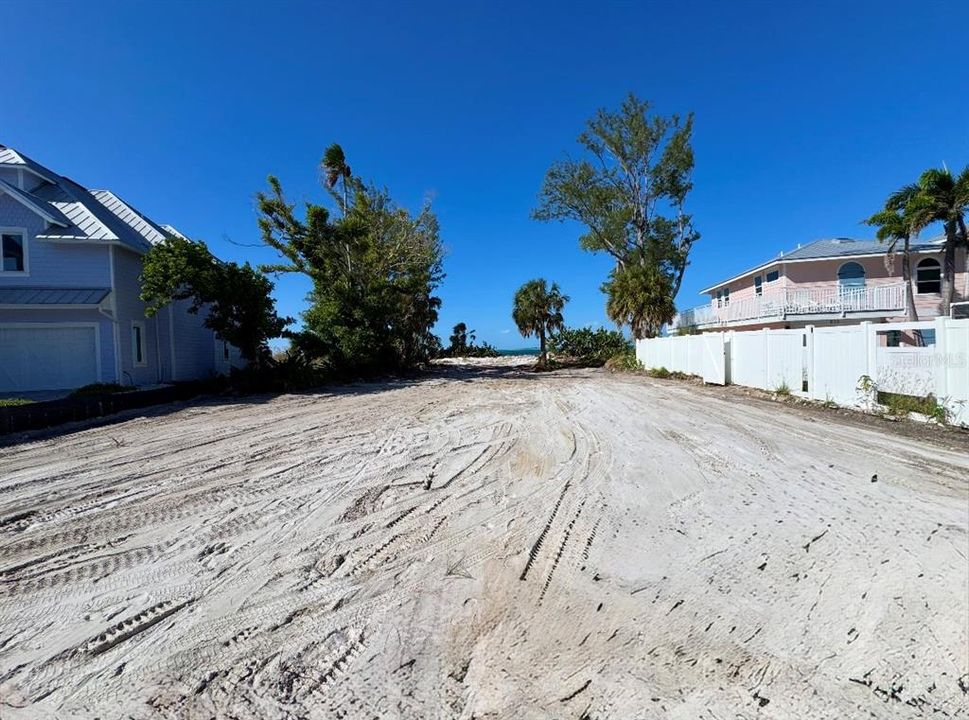 На продажу: $4,900,000 (0.58 acres)