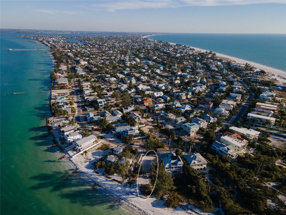 На продажу: $4,900,000 (0.58 acres)