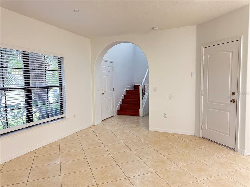 For Rent: $2,395 (3 beds, 2 baths, 1659 Square Feet)